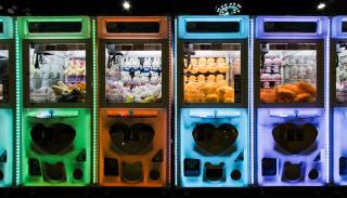 Multicoloured claw machine games