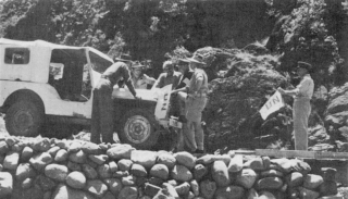 UN observers monitor a border discussion between Indian and Pakistani officers, 1963