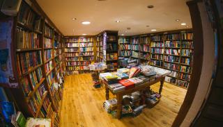 View into a bookshop with a fish eye lens