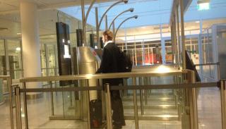Man using the automatic gate in Munich airport