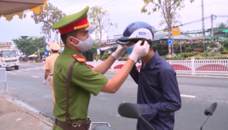 Vietnamese police office wearing a covid mask