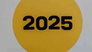 A yellow circle with 2025 written in black across the diameter