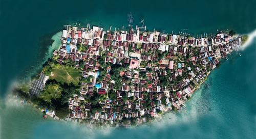 A top down picture of Salemo Island.